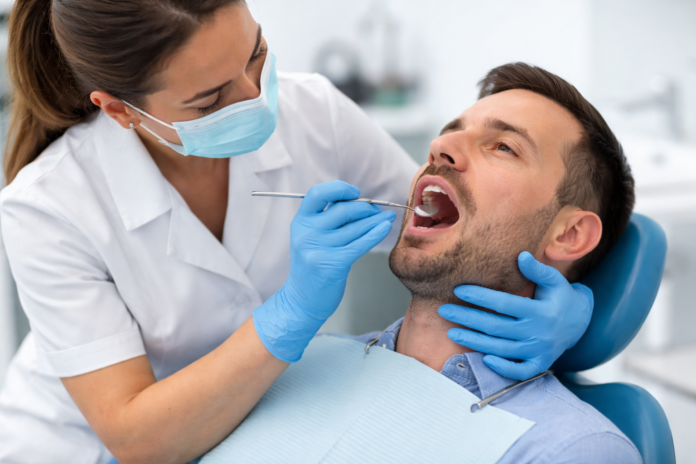 oral-cancer-screening-dentist-examination